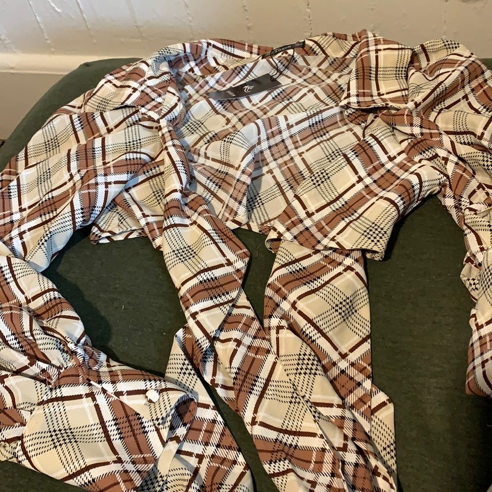 Cropped long sleeve with tie